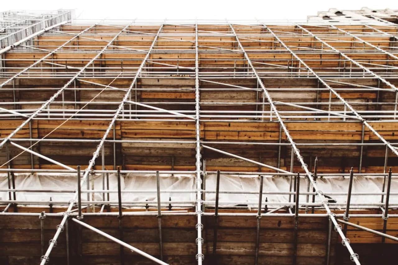 Monter rusztowań na rotacji: ile zarobisz i czy warto? Przewodnik