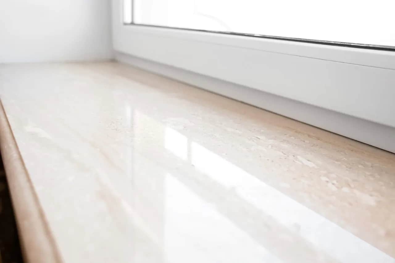 Parapety z konglomeratu: czy warto? Ceny, montaż, wady i zalety