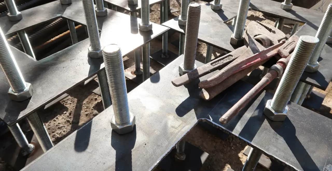 Kotwy do geokraty Castorama: Wybór, montaż i błędy poradnik