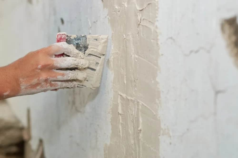 Gładzenie ścian 2026: Ceny, materiały, jak mądrze zaplanować budżet?
